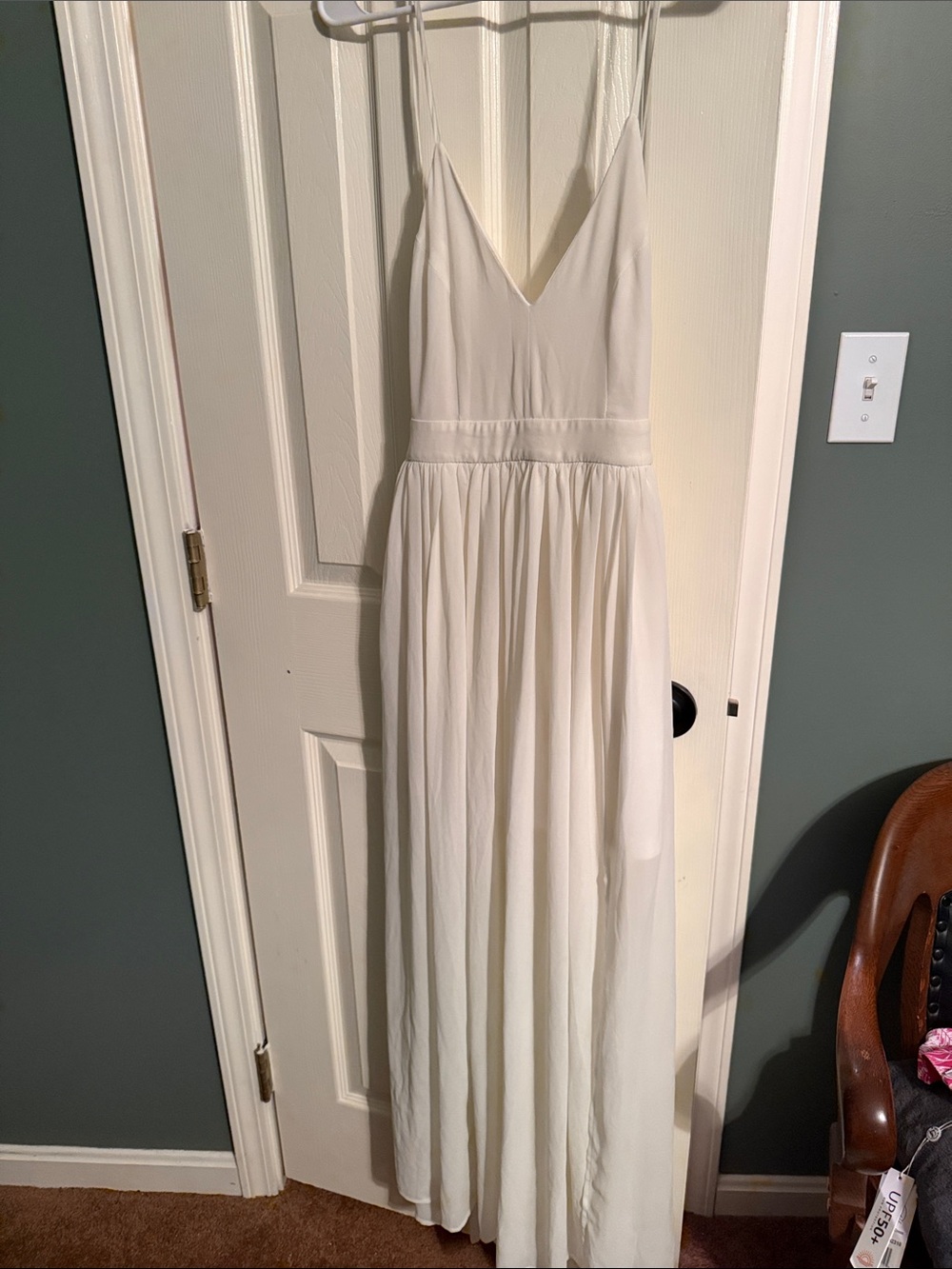 Elegant White V-Neck Maxi Dress